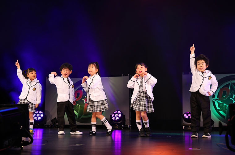 動いて笑って、ダンスデビュー